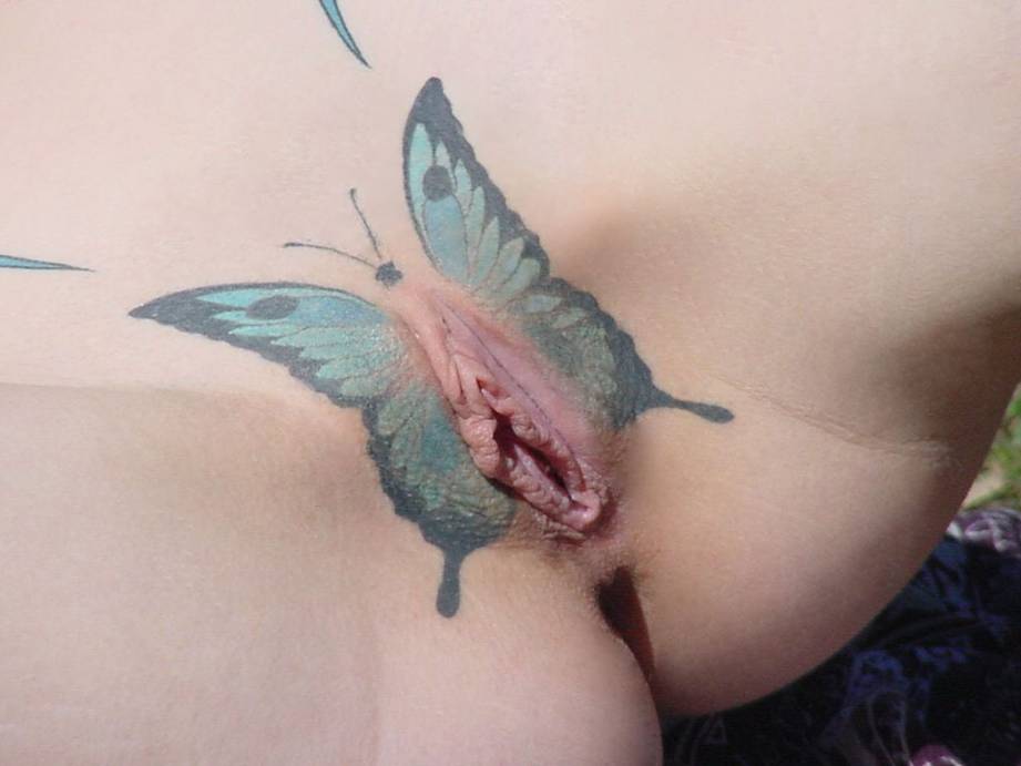 Hairy pussy tatted teen buttplug fan xxx pic