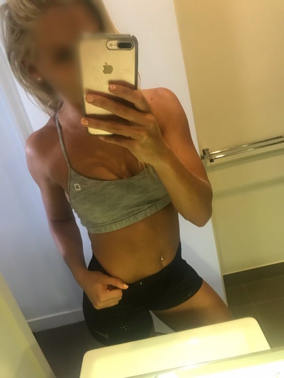 Have sex with a young hot blonde - Melbourne Escorts