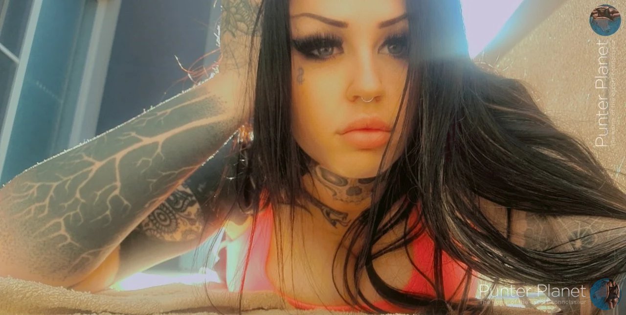 Eliza is a Melbourne-based tattooed, curvy and busty escort.